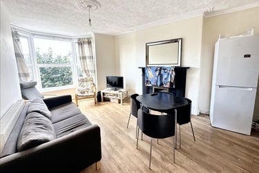 4 bed flat, Seymour Avenue, Lipson, Plymouth, PL48RB - Image 3